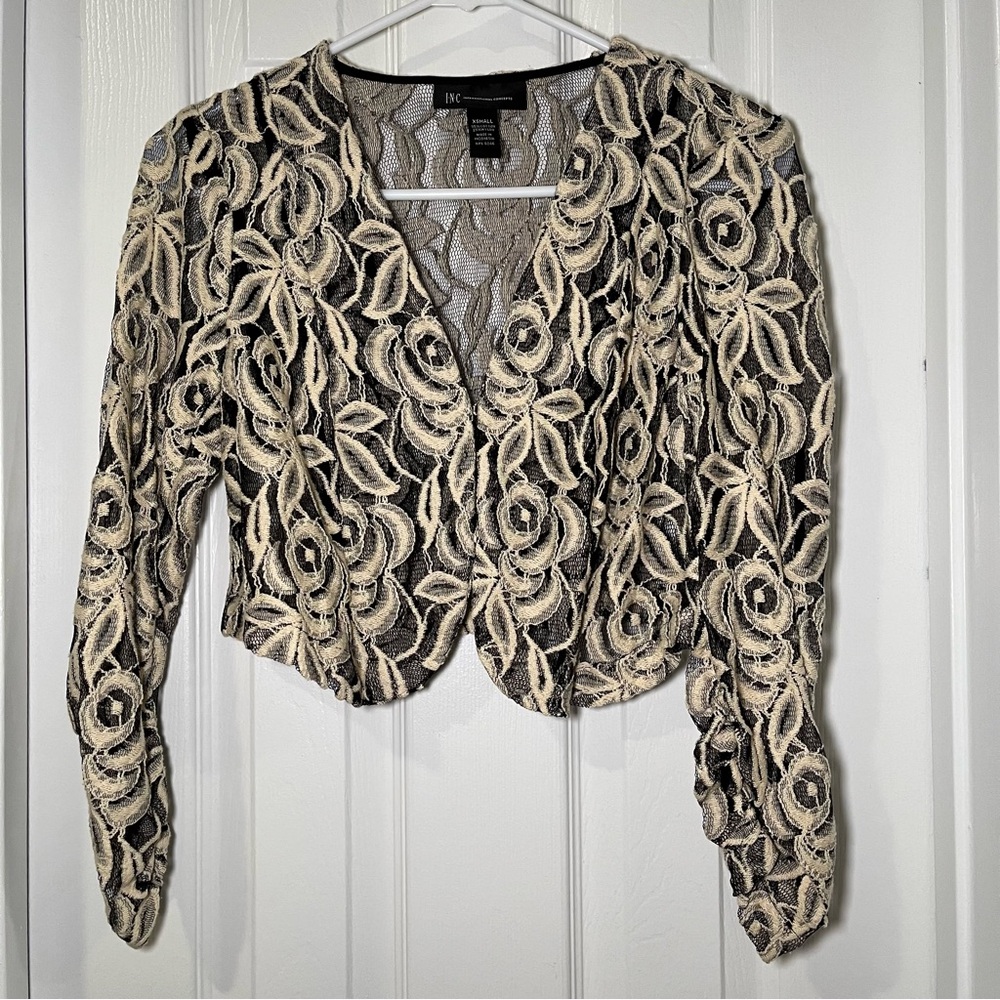 Floral Lace Shawl